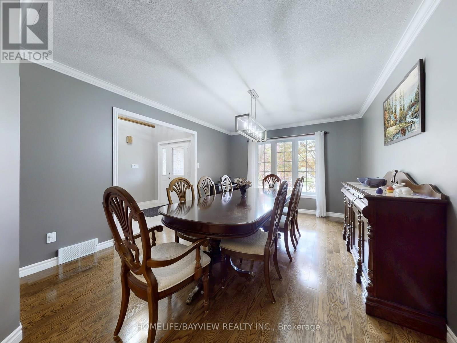 574 SANDBANKS CRESCENT Image 12
