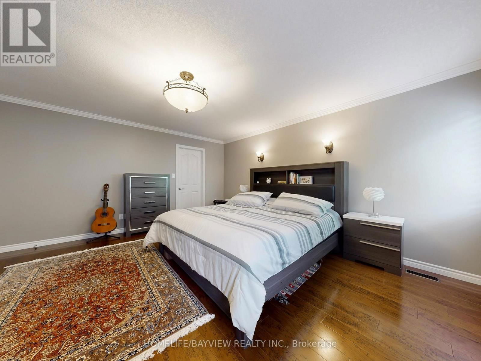 574 SANDBANKS CRESCENT Image 21