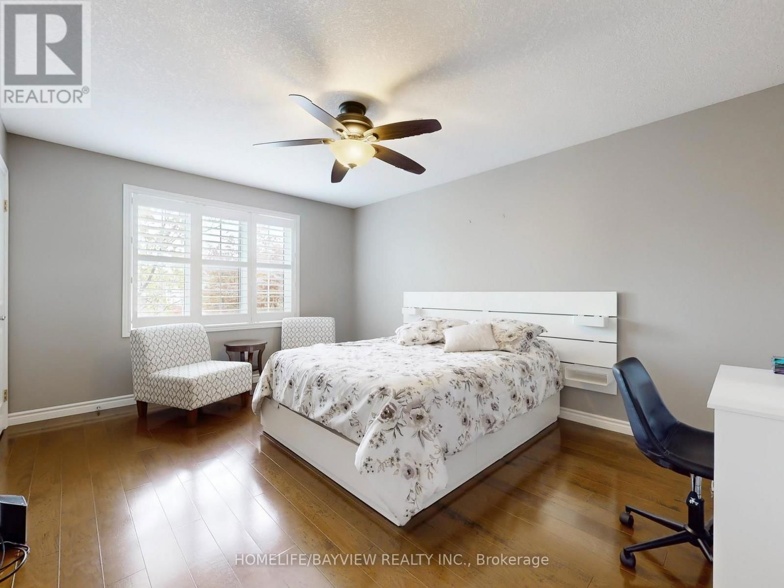 574 SANDBANKS CRESCENT Image 24