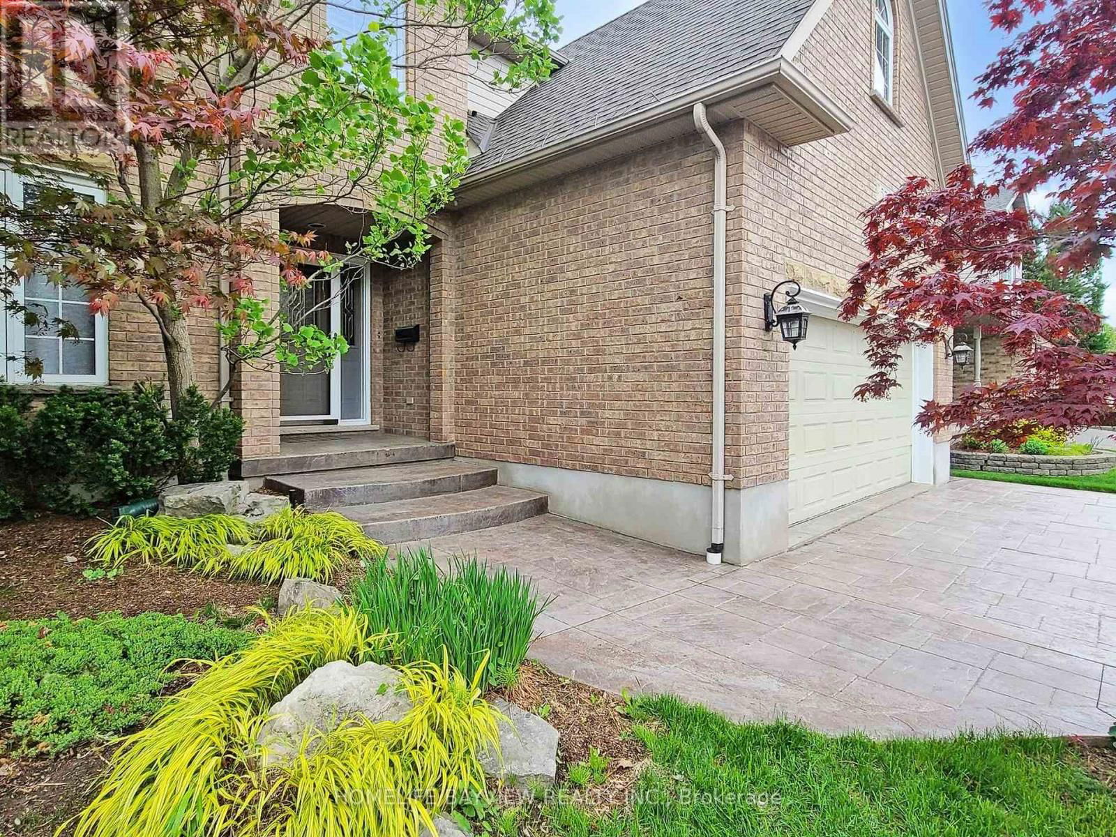 574 SANDBANKS CRESCENT Image 3