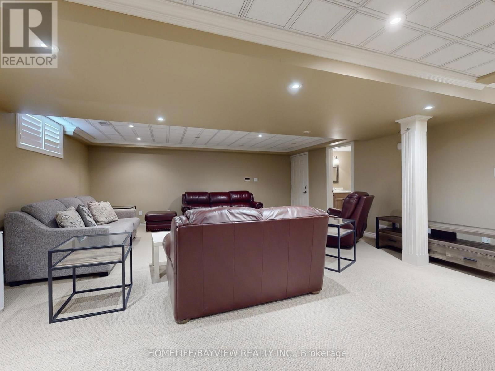 574 SANDBANKS CRESCENT Image 31