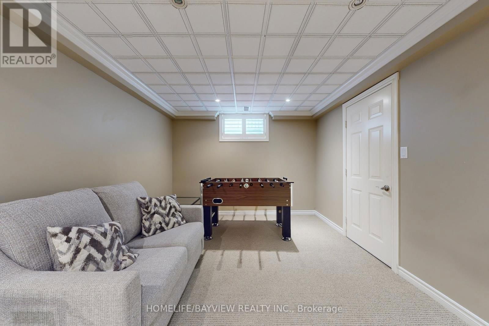 574 SANDBANKS CRESCENT Image 34