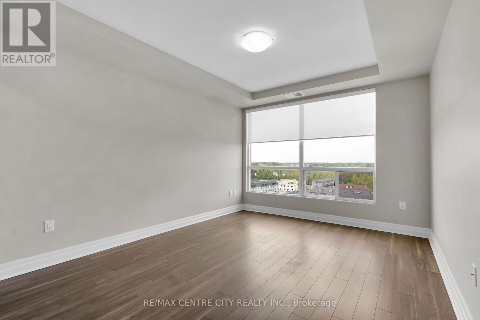 801 - 260 VILLAGEWALK BOULEVARD Image 10