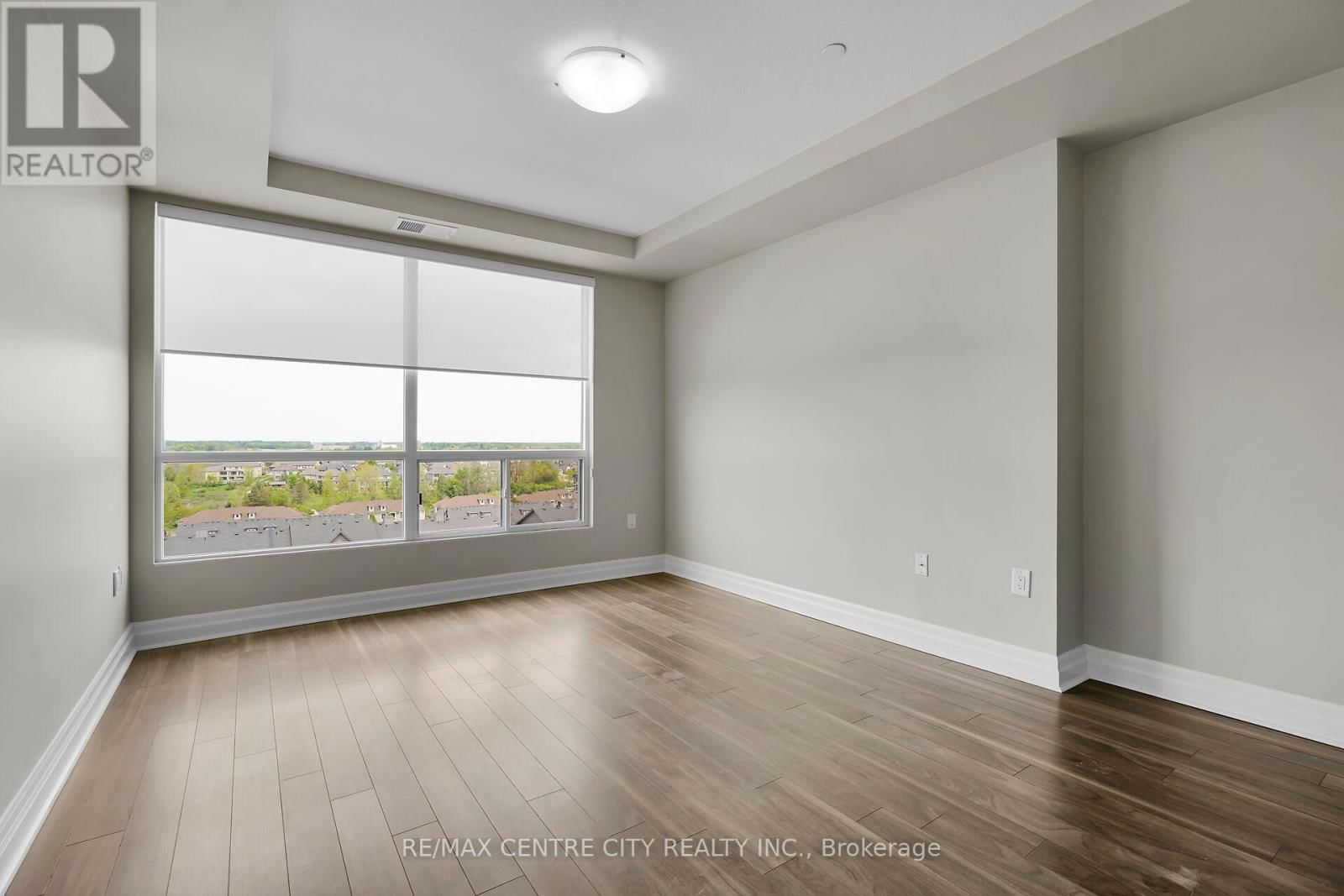 801 - 260 VILLAGEWALK BOULEVARD Image 11