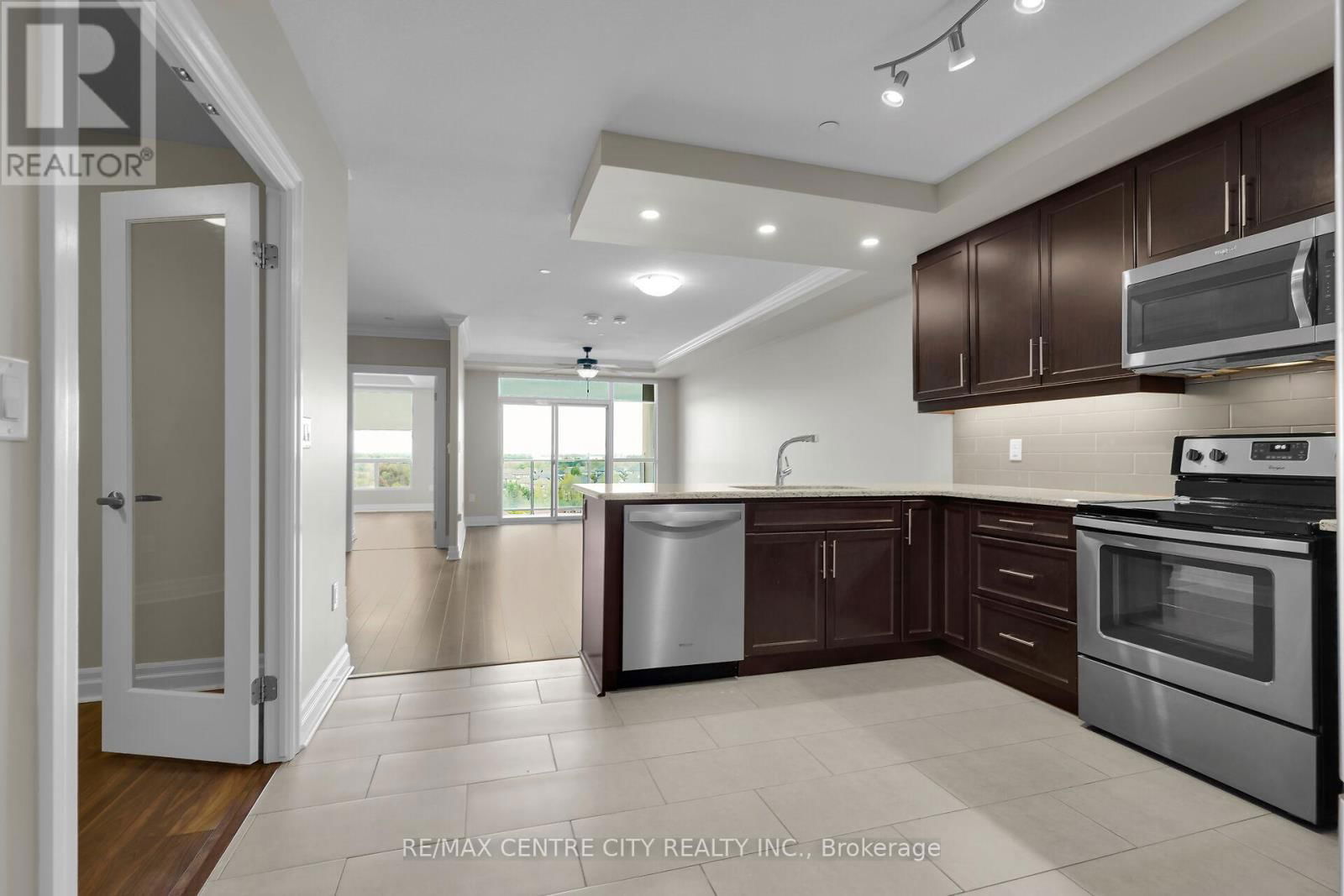 801 - 260 VILLAGEWALK BOULEVARD Image 2