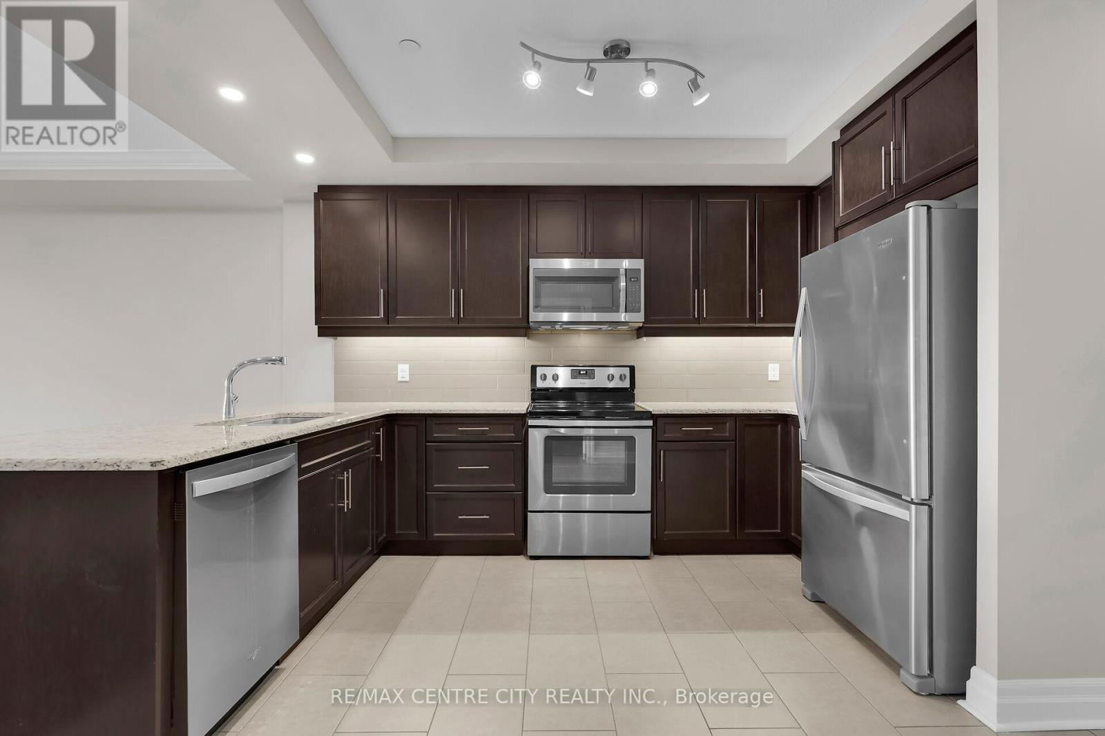 801 - 260 VILLAGEWALK BOULEVARD Image 3