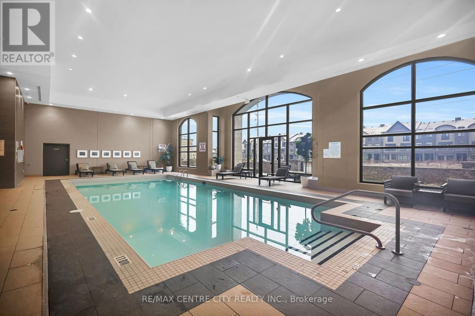 801 - 260 VILLAGEWALK BOULEVARD Image 31