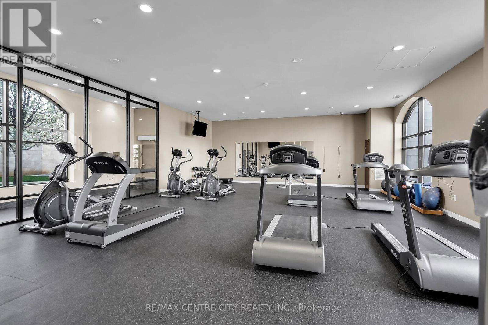 801 - 260 VILLAGEWALK BOULEVARD Image 33