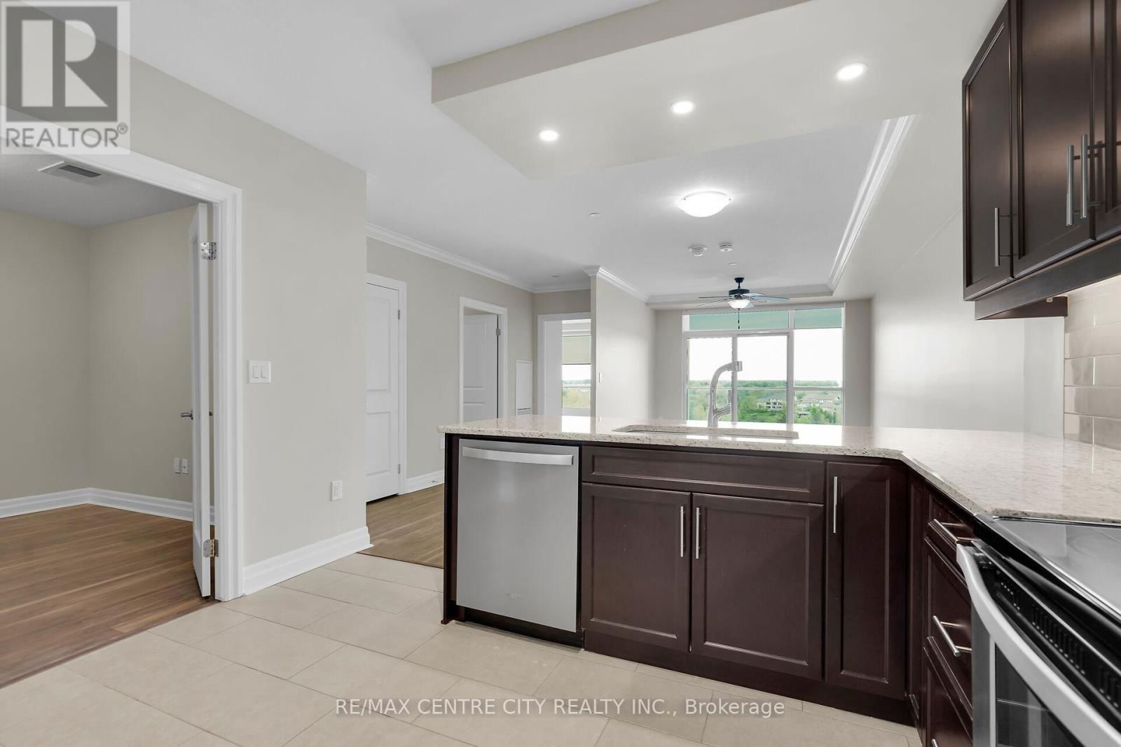 801 - 260 VILLAGEWALK BOULEVARD Image 4