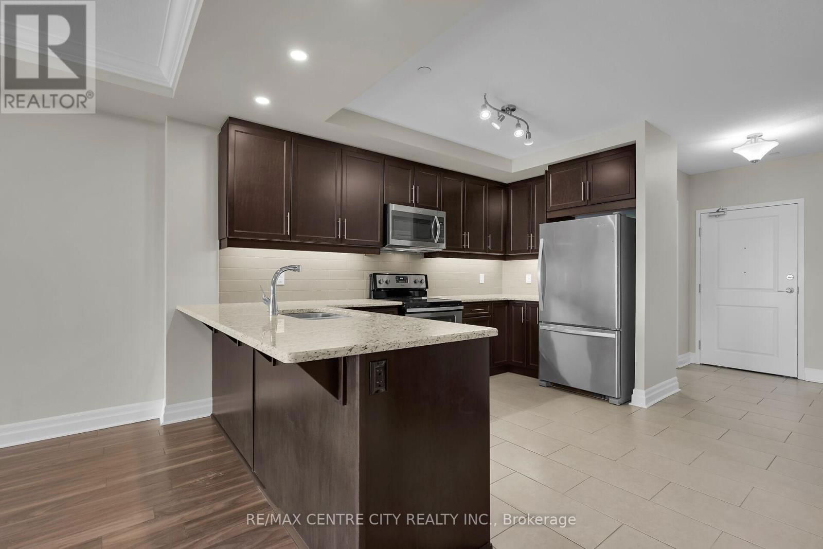 801 - 260 VILLAGEWALK BOULEVARD Image 5
