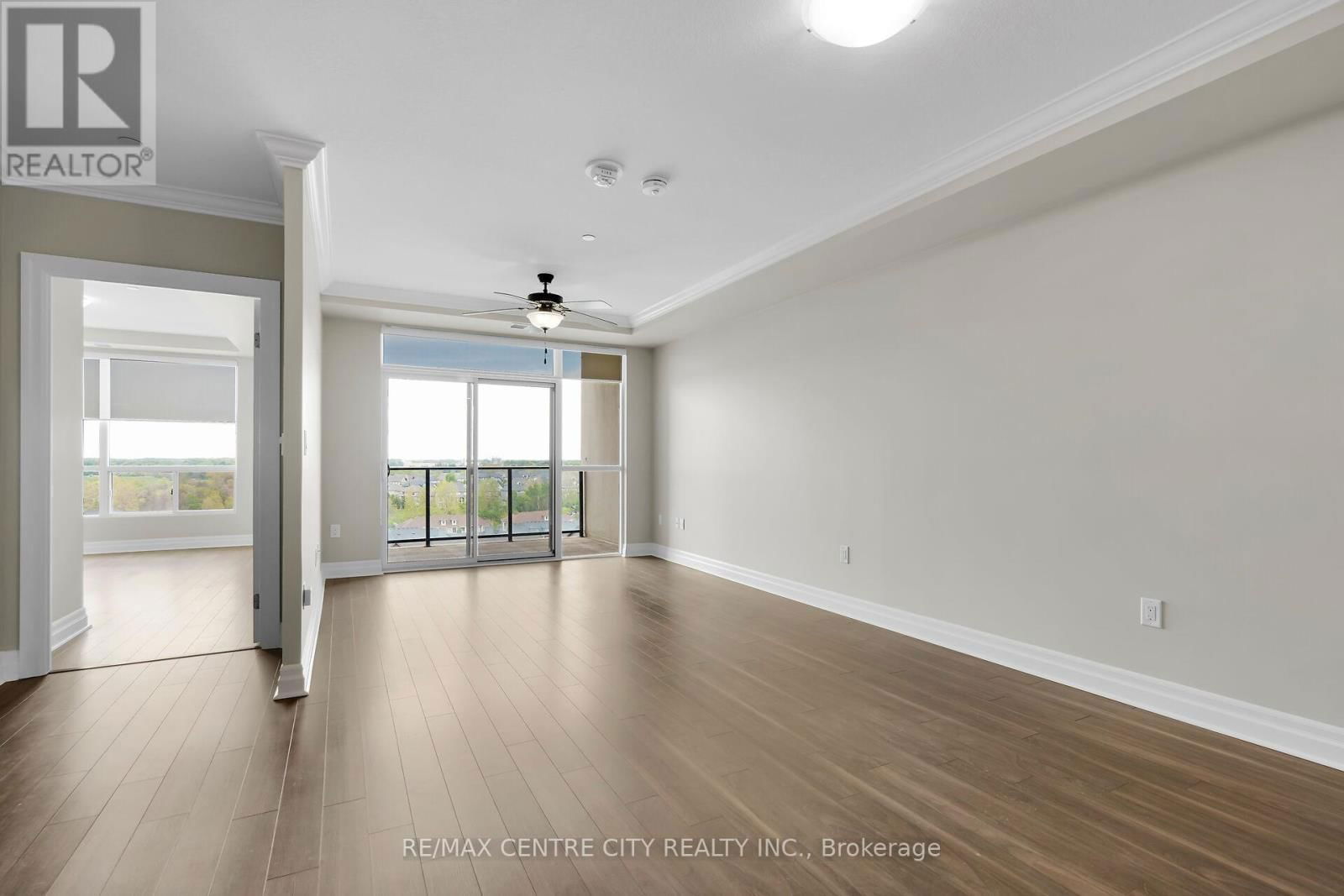 801 - 260 VILLAGEWALK BOULEVARD Image 7