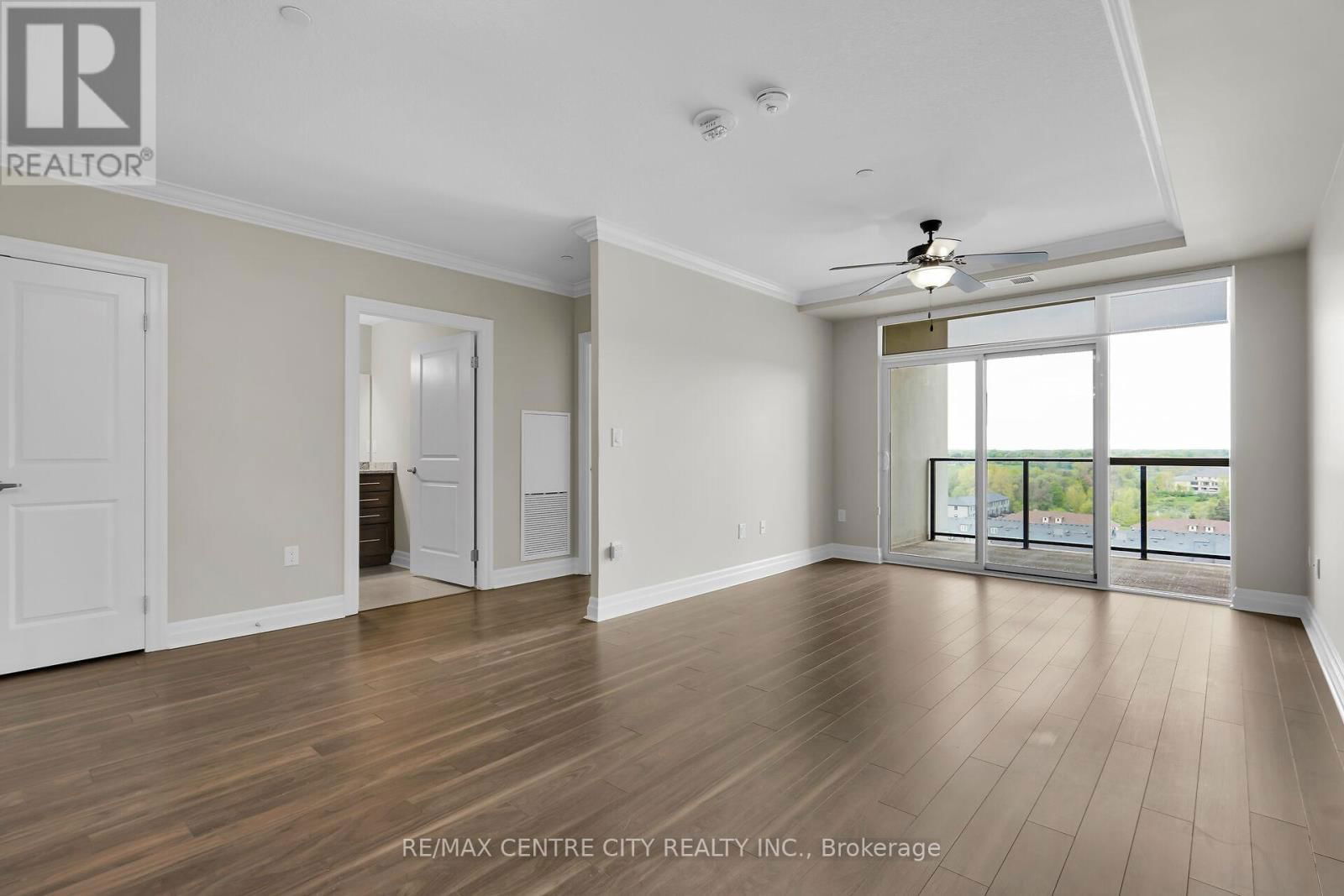 801 - 260 VILLAGEWALK BOULEVARD Image 8