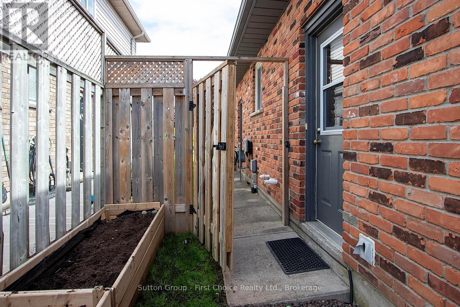 595 HIBERNIA STREET Image 37