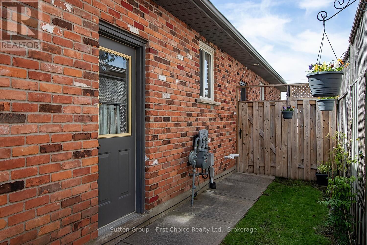 595 HIBERNIA STREET Image 38