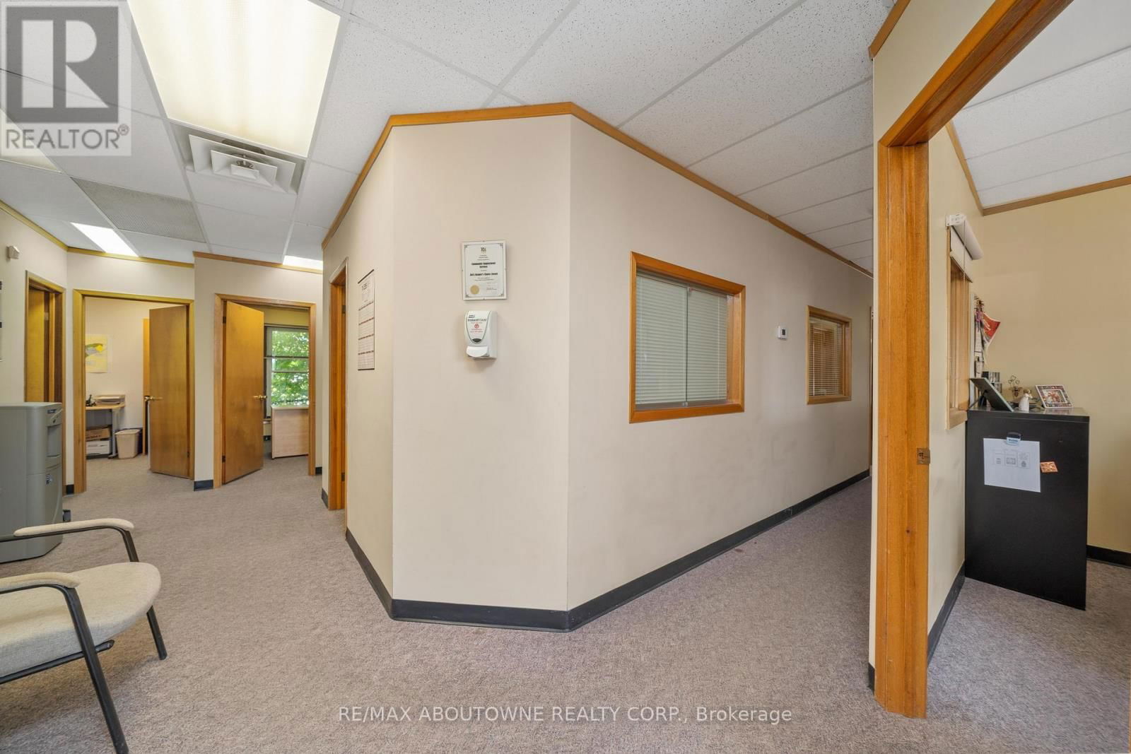 54 DUNDAS STREET EAST Image 10