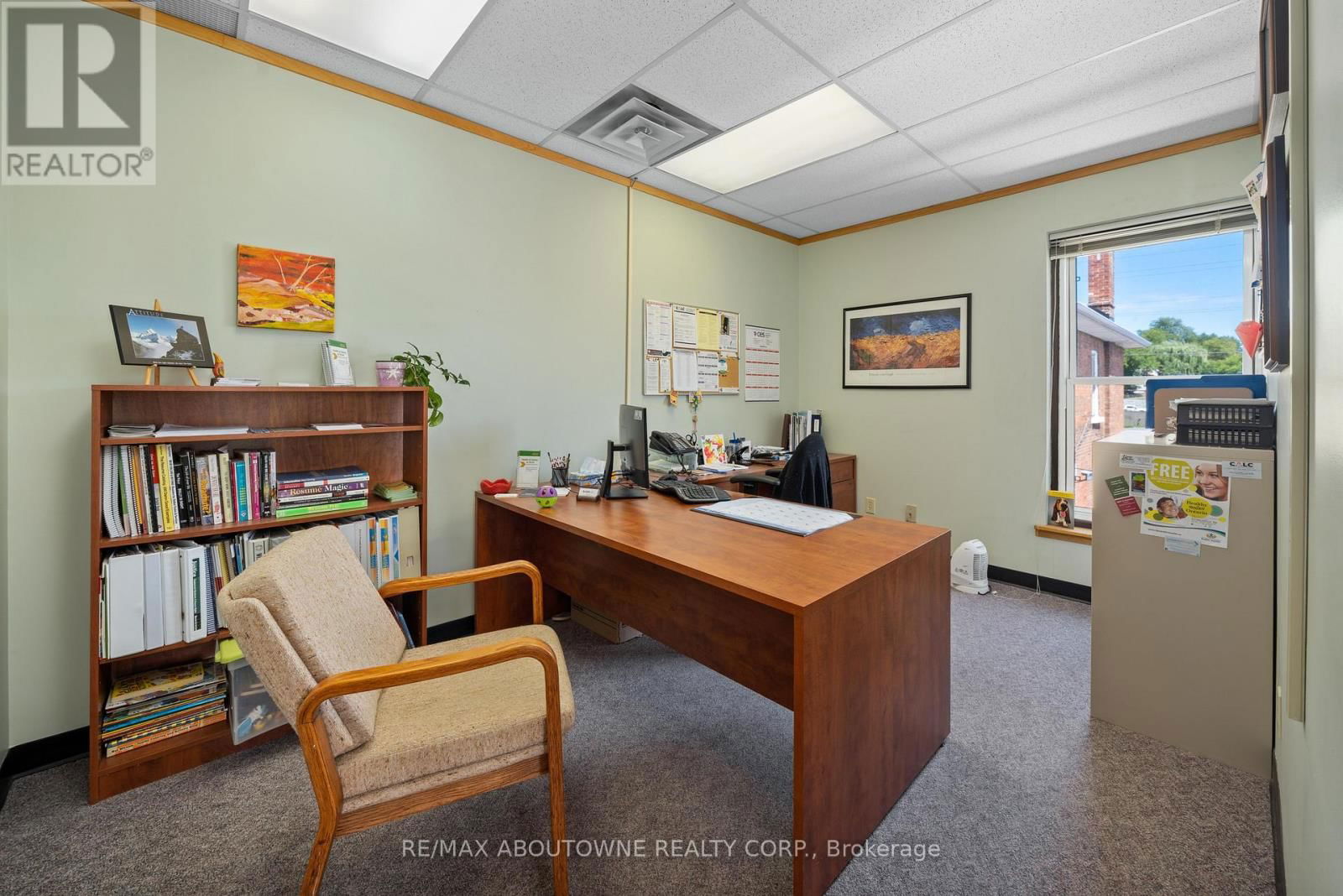 54 DUNDAS STREET EAST Image 11