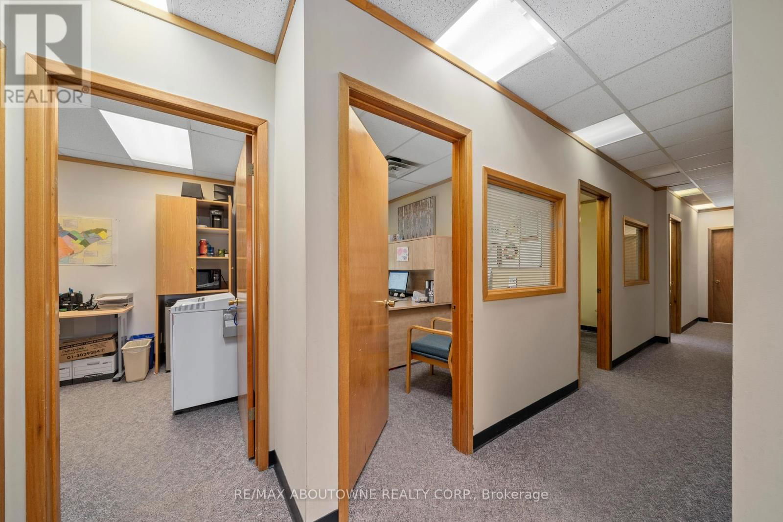54 DUNDAS STREET EAST Image 12