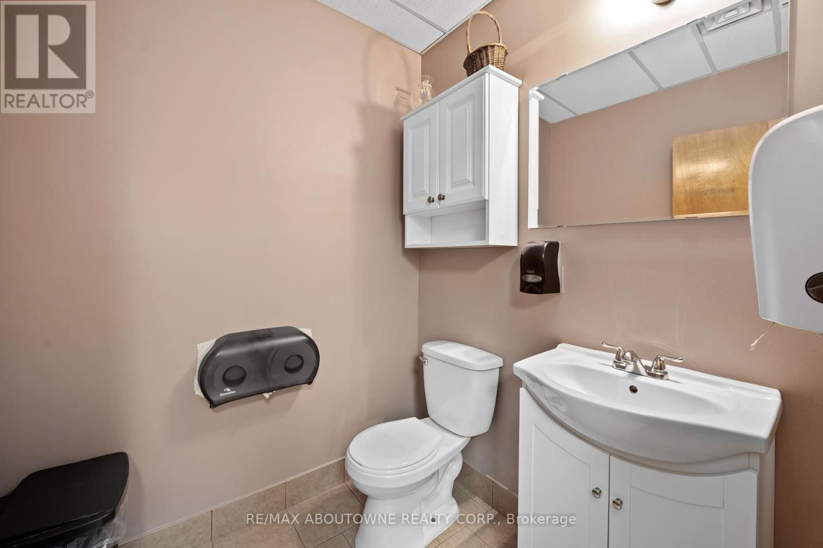 54 DUNDAS STREET EAST Image 13