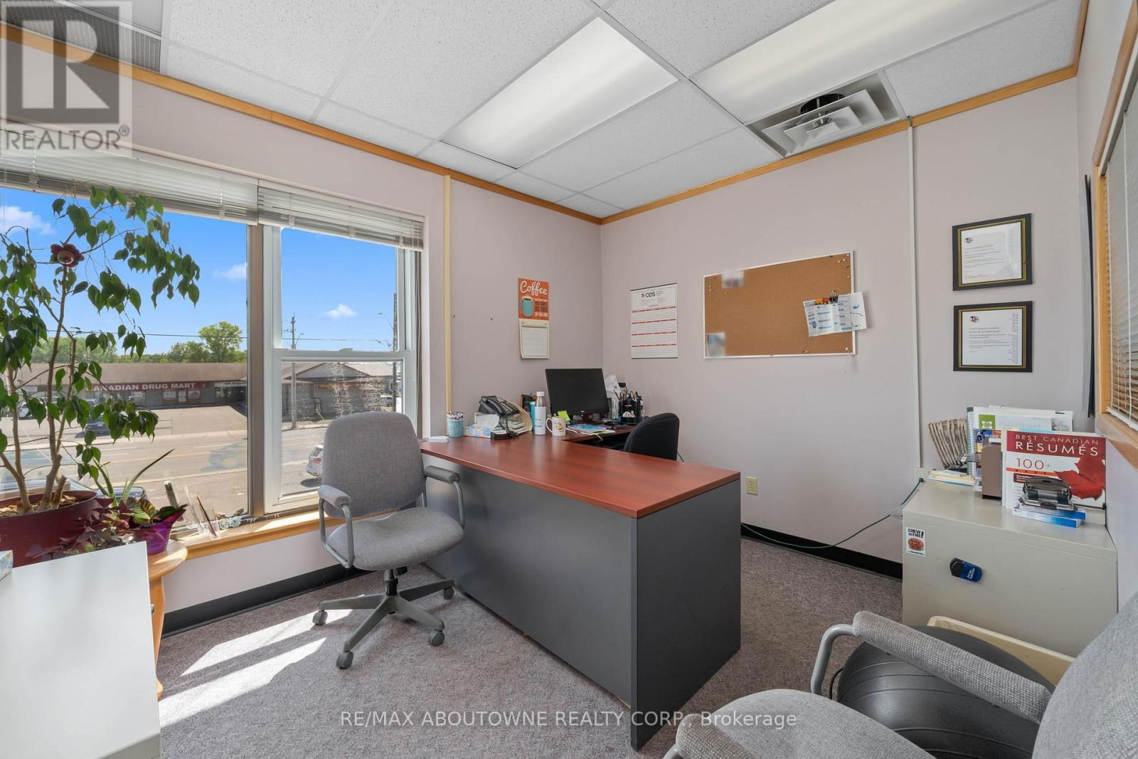 54 DUNDAS STREET EAST Image 18