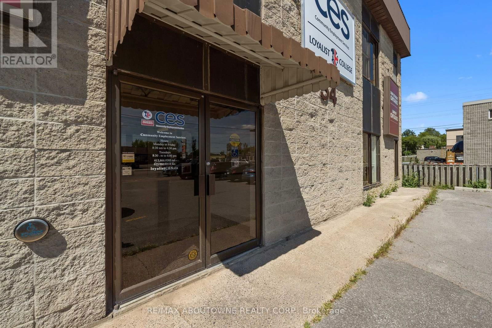 54 DUNDAS STREET EAST Image 3