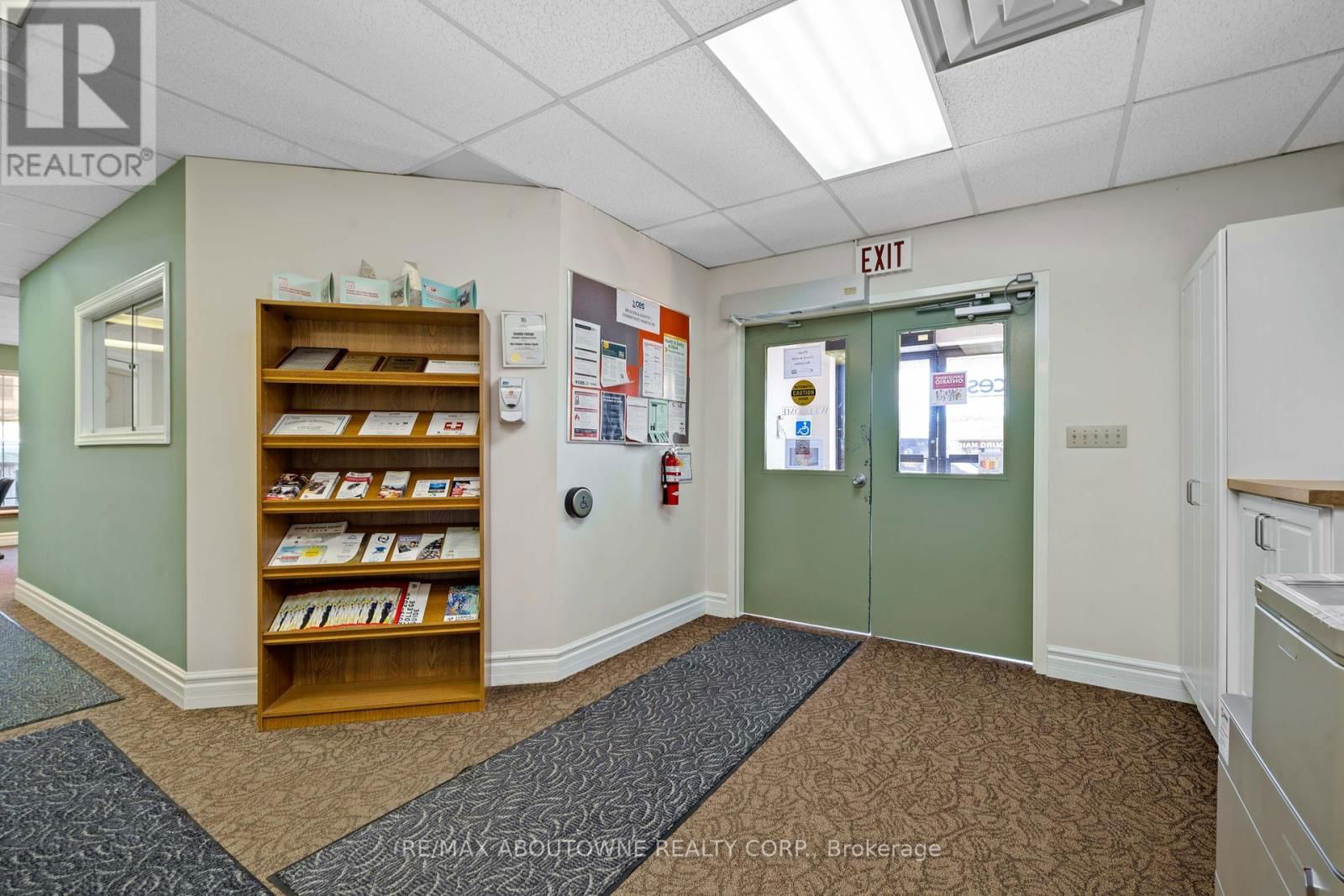 54 DUNDAS STREET EAST Image 4