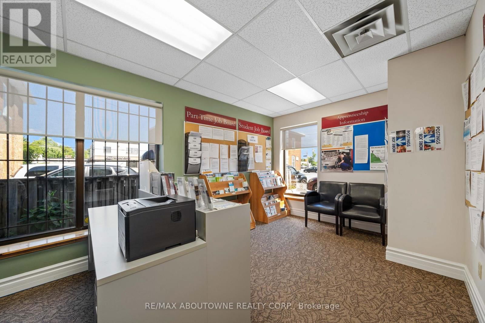54 DUNDAS STREET EAST Image 7