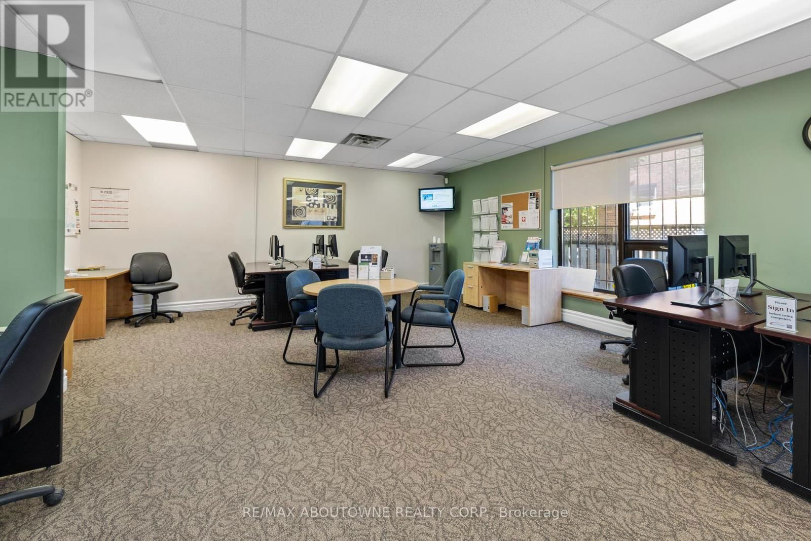 54 DUNDAS STREET EAST Image 8