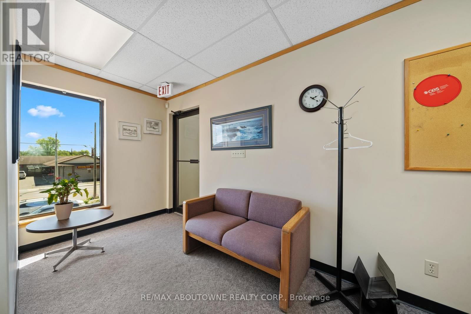 54 DUNDAS STREET EAST Image 9