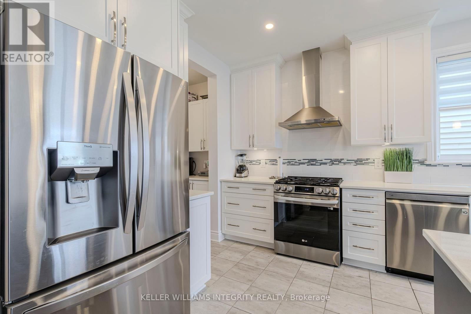 152 FINSBURY AVENUE Image 11