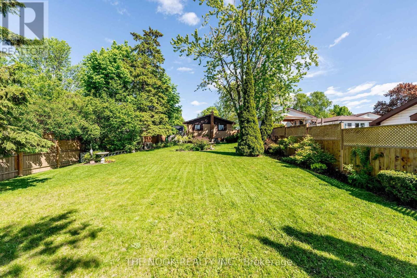 21 RIDEAU CRESCENT Image 14