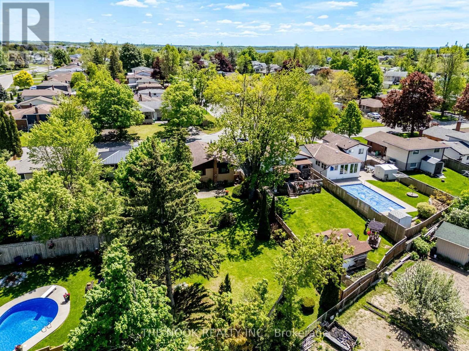 21 RIDEAU CRESCENT Image 16