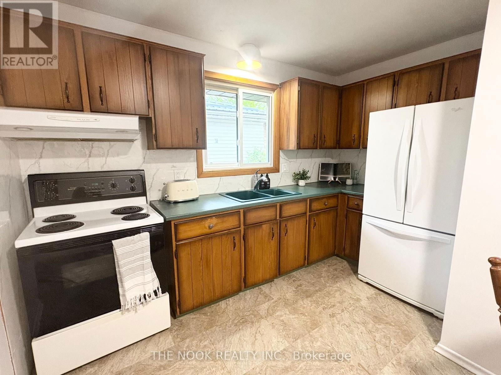 21 RIDEAU CRESCENT Image 4
