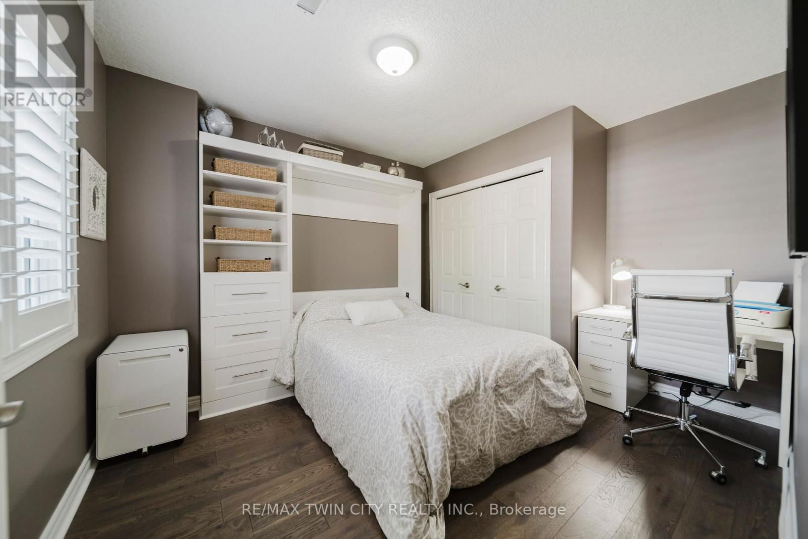 12 SCHNELLER COURT Image 17