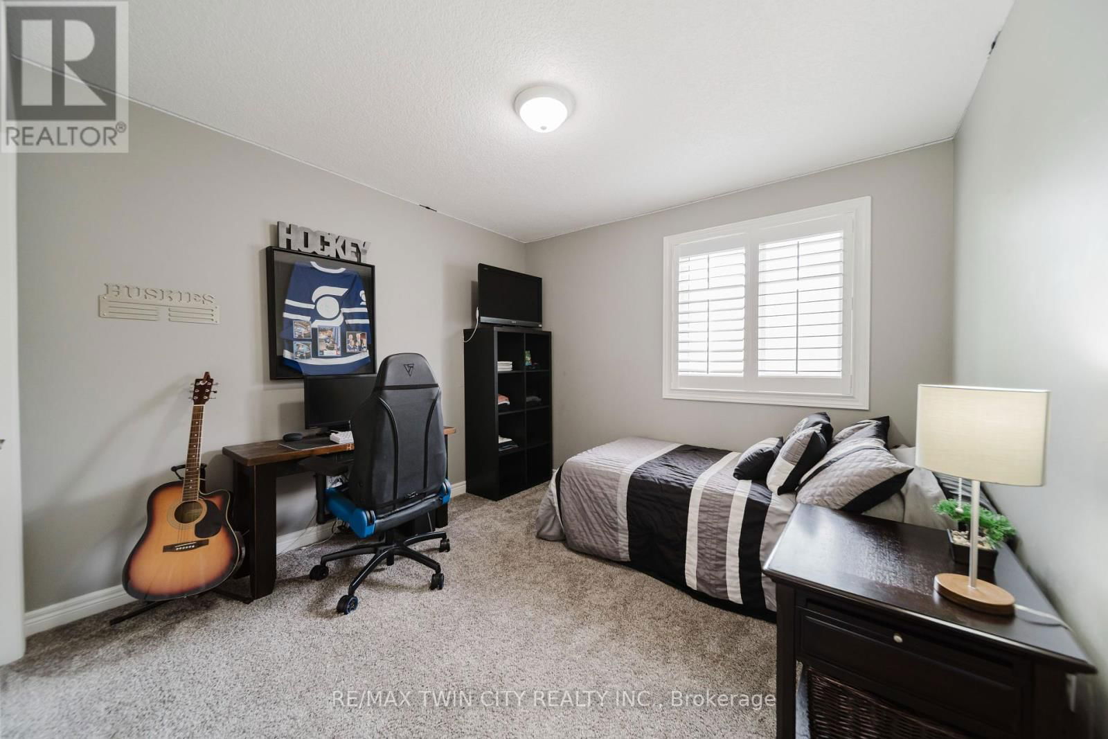 12 SCHNELLER COURT Image 23