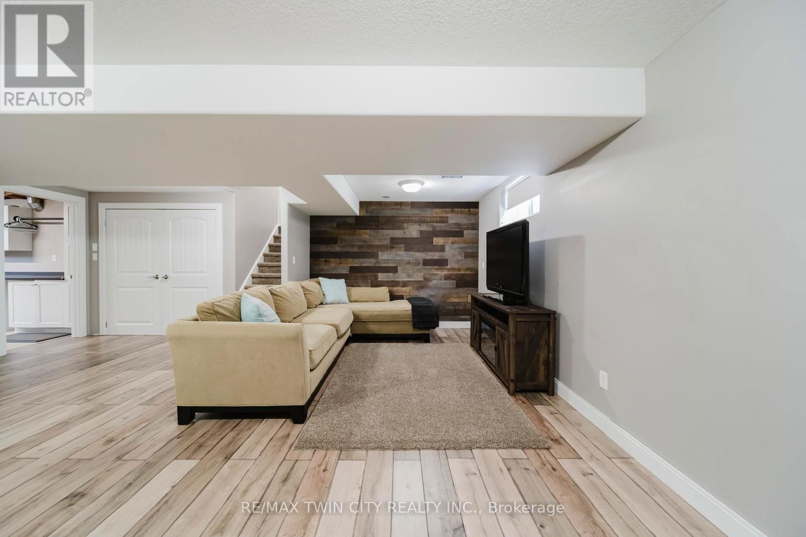 12 SCHNELLER COURT Image 29