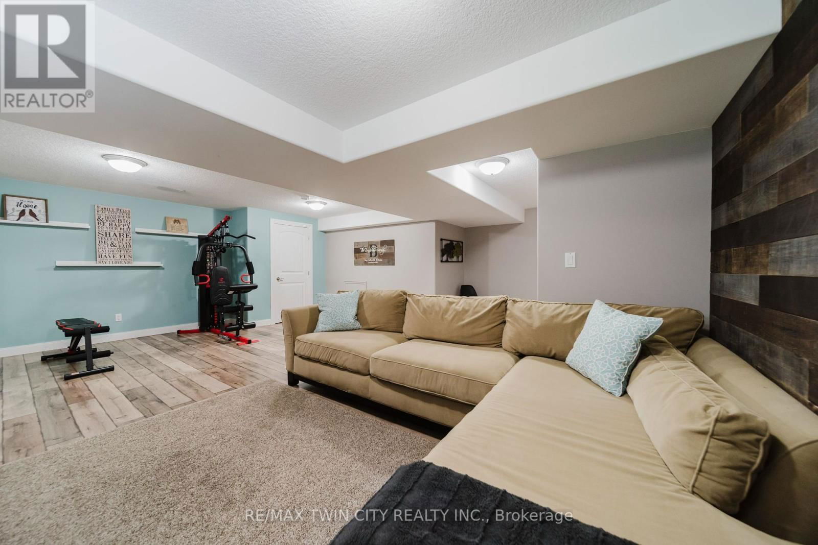 12 SCHNELLER COURT Image 30