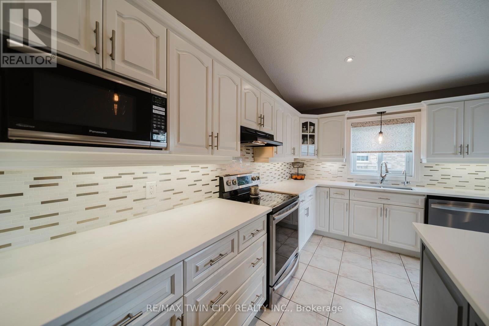 12 SCHNELLER COURT Image 4