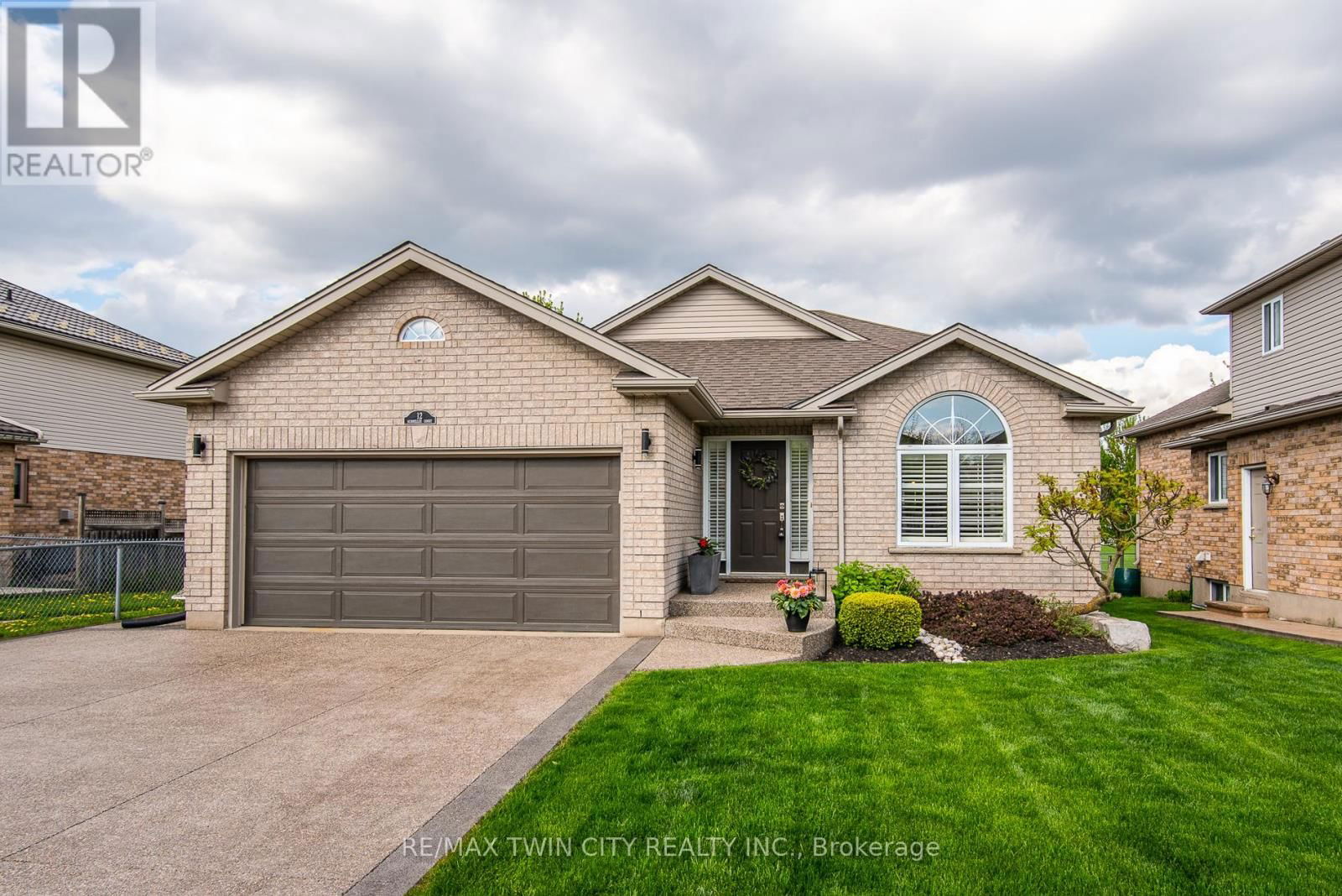 12 SCHNELLER COURT Image 46