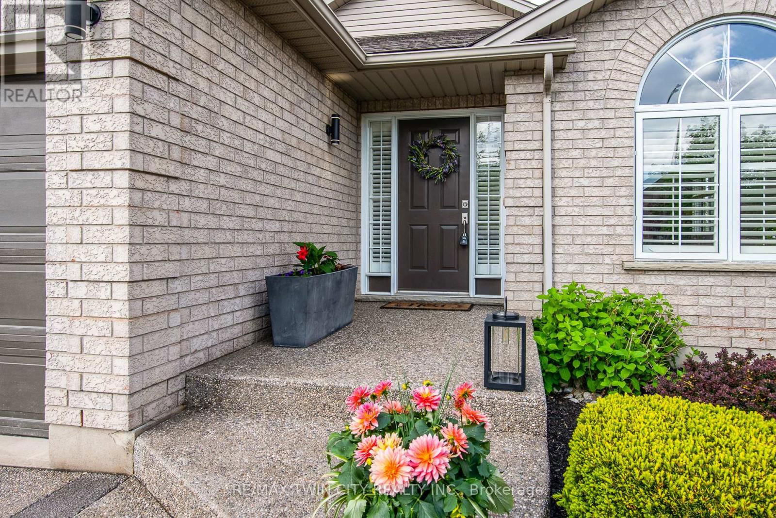 12 SCHNELLER COURT Image 47