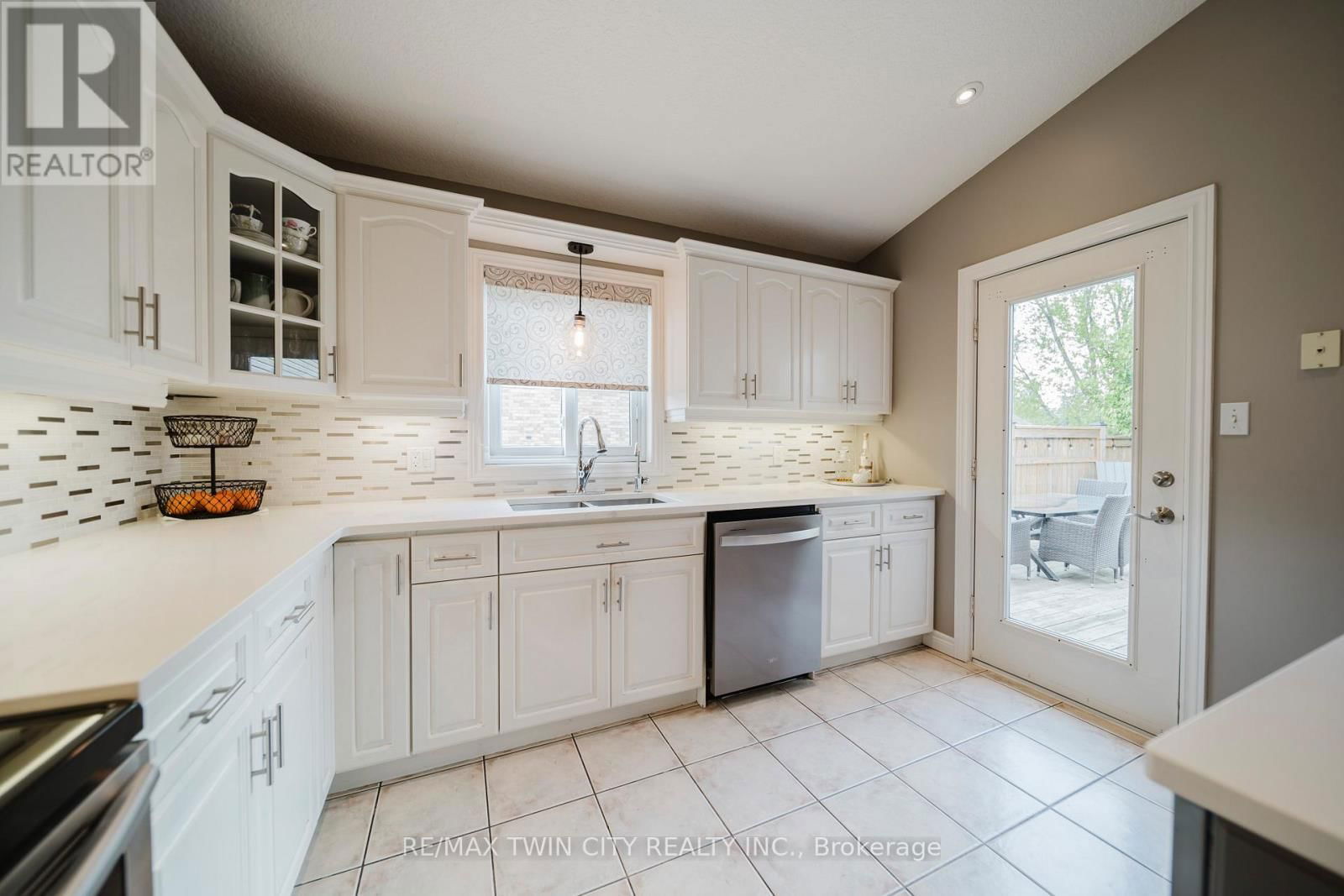 12 SCHNELLER COURT Image 5