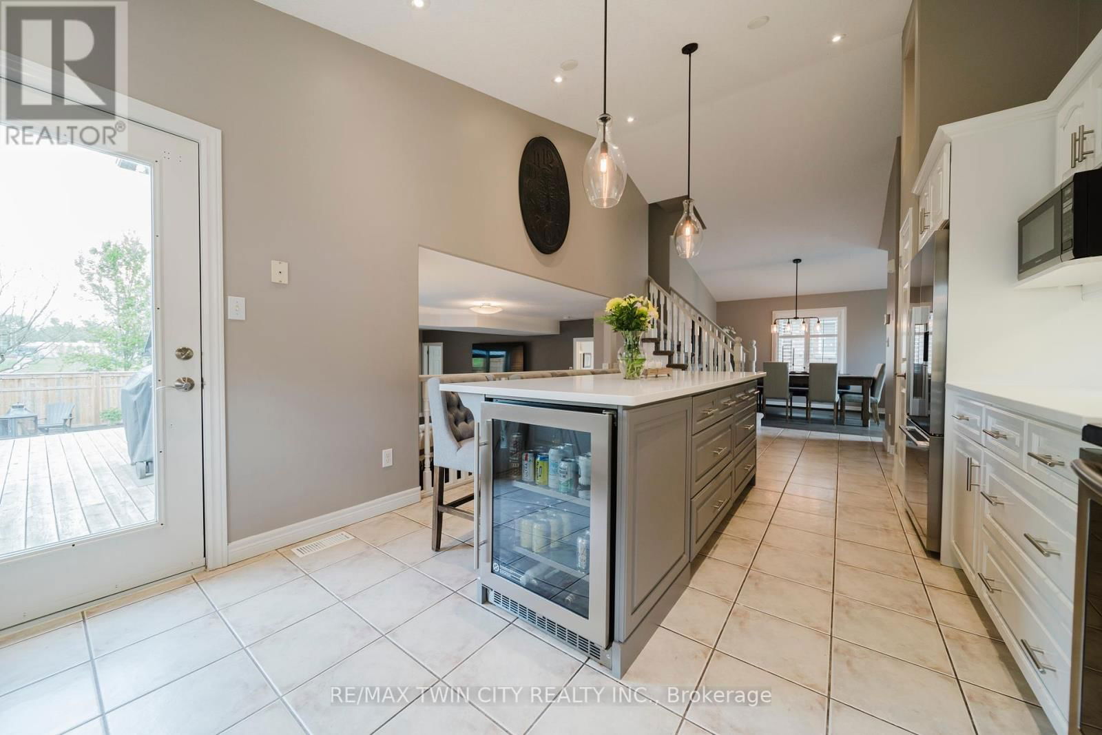 12 SCHNELLER COURT Image 6