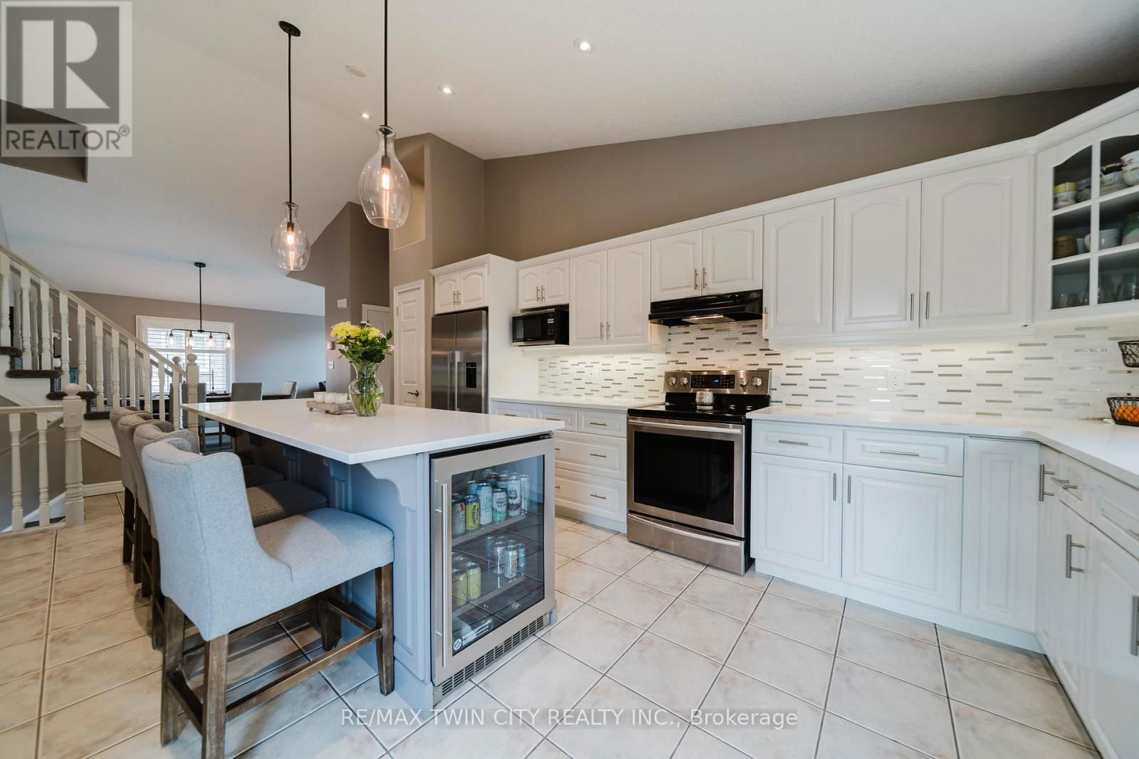 12 SCHNELLER COURT Image 7