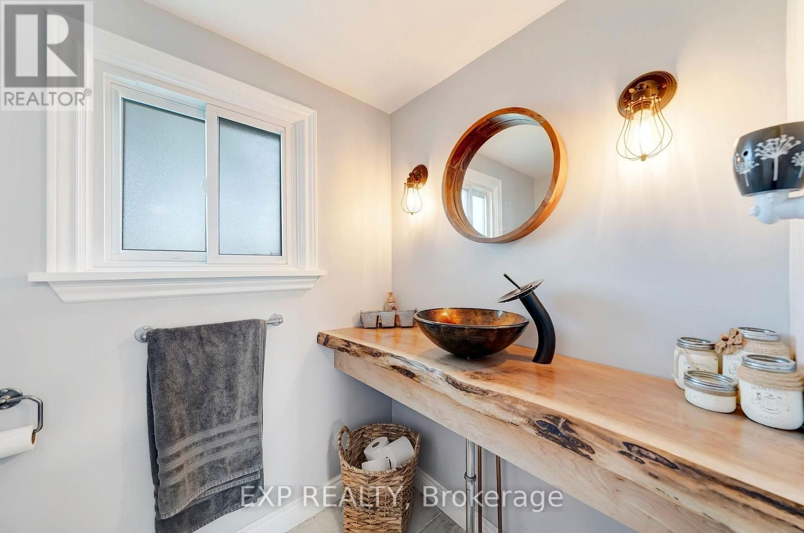 38 ROLAND ROAD Image 13