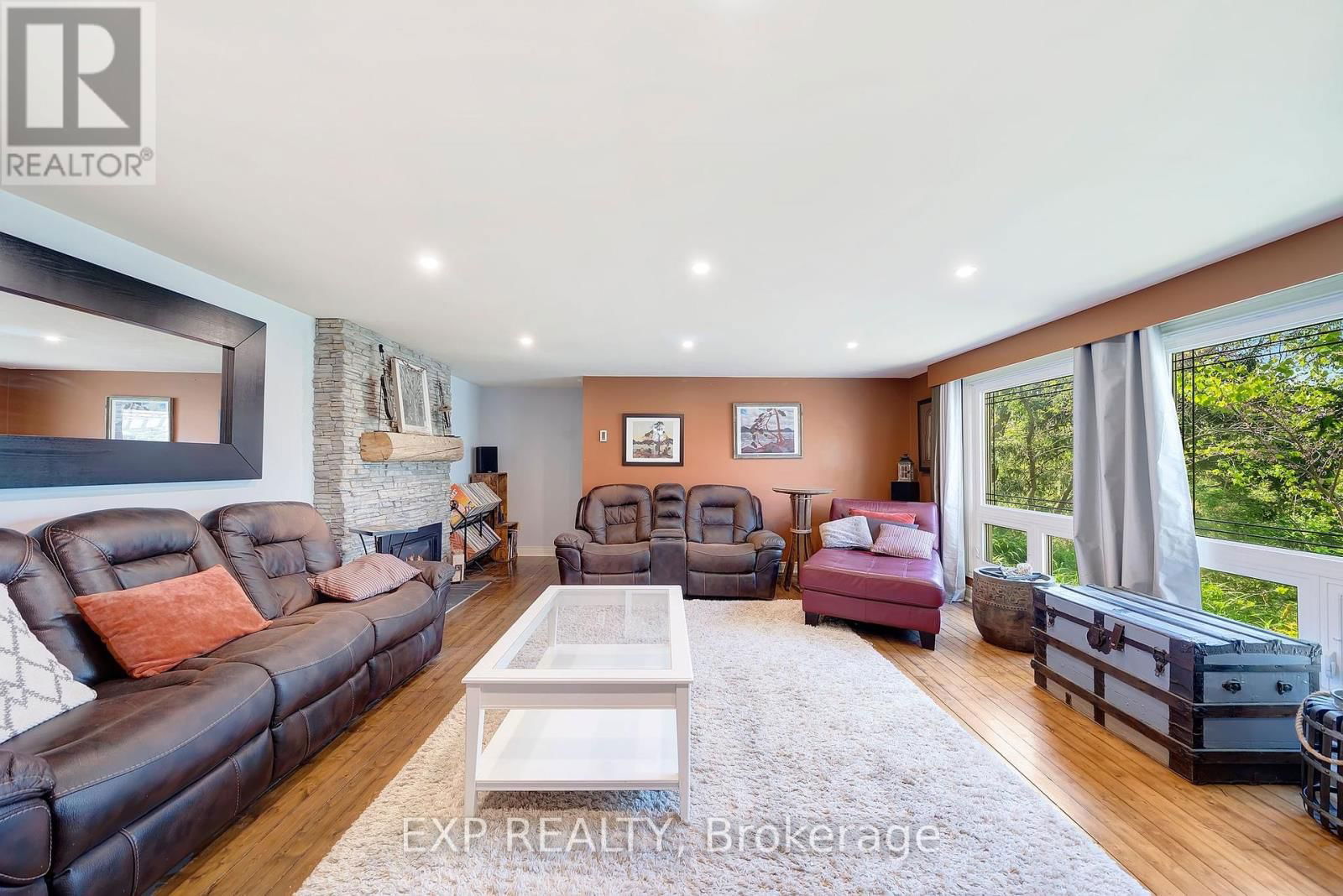 38 ROLAND ROAD Image 15