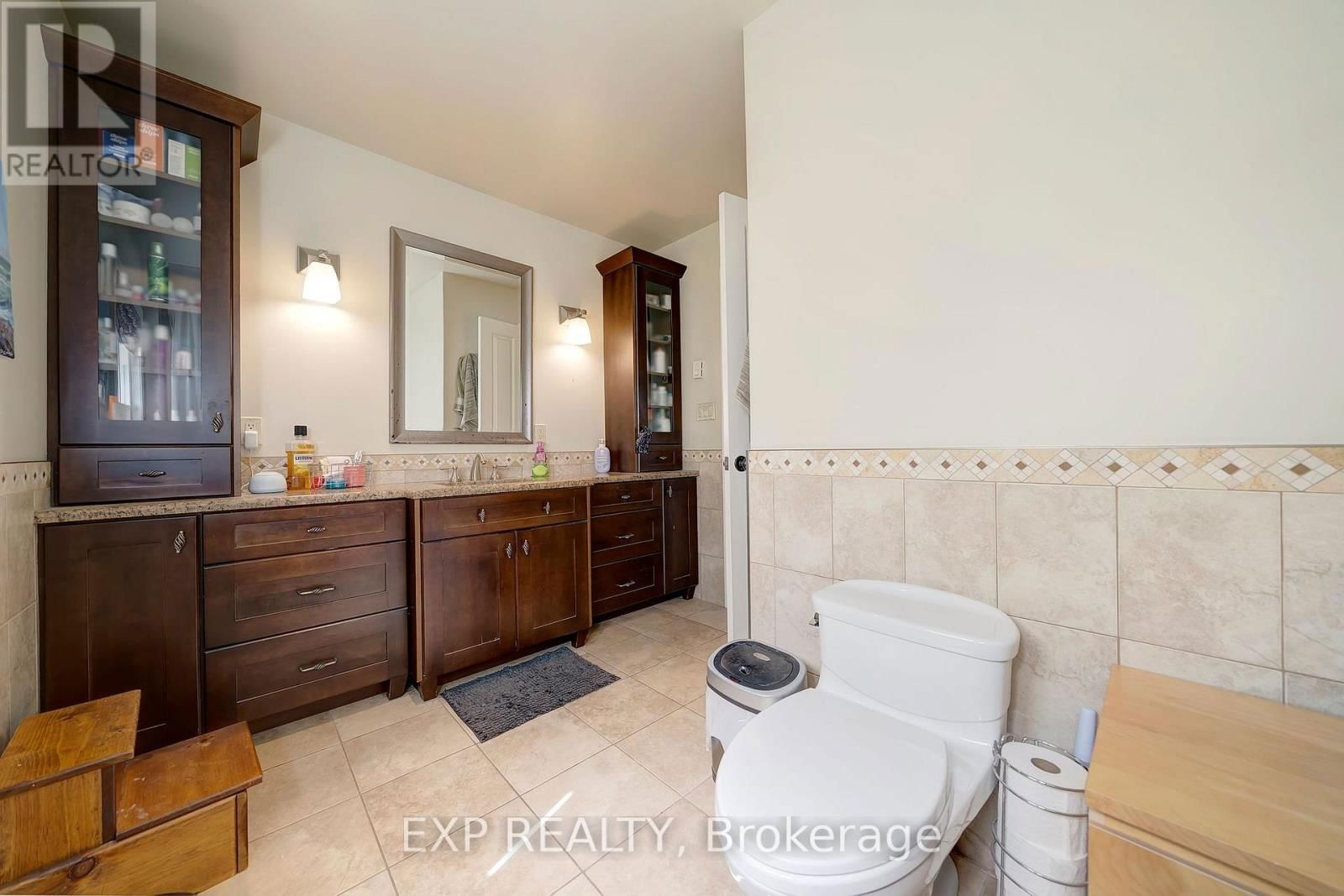 38 ROLAND ROAD Image 25