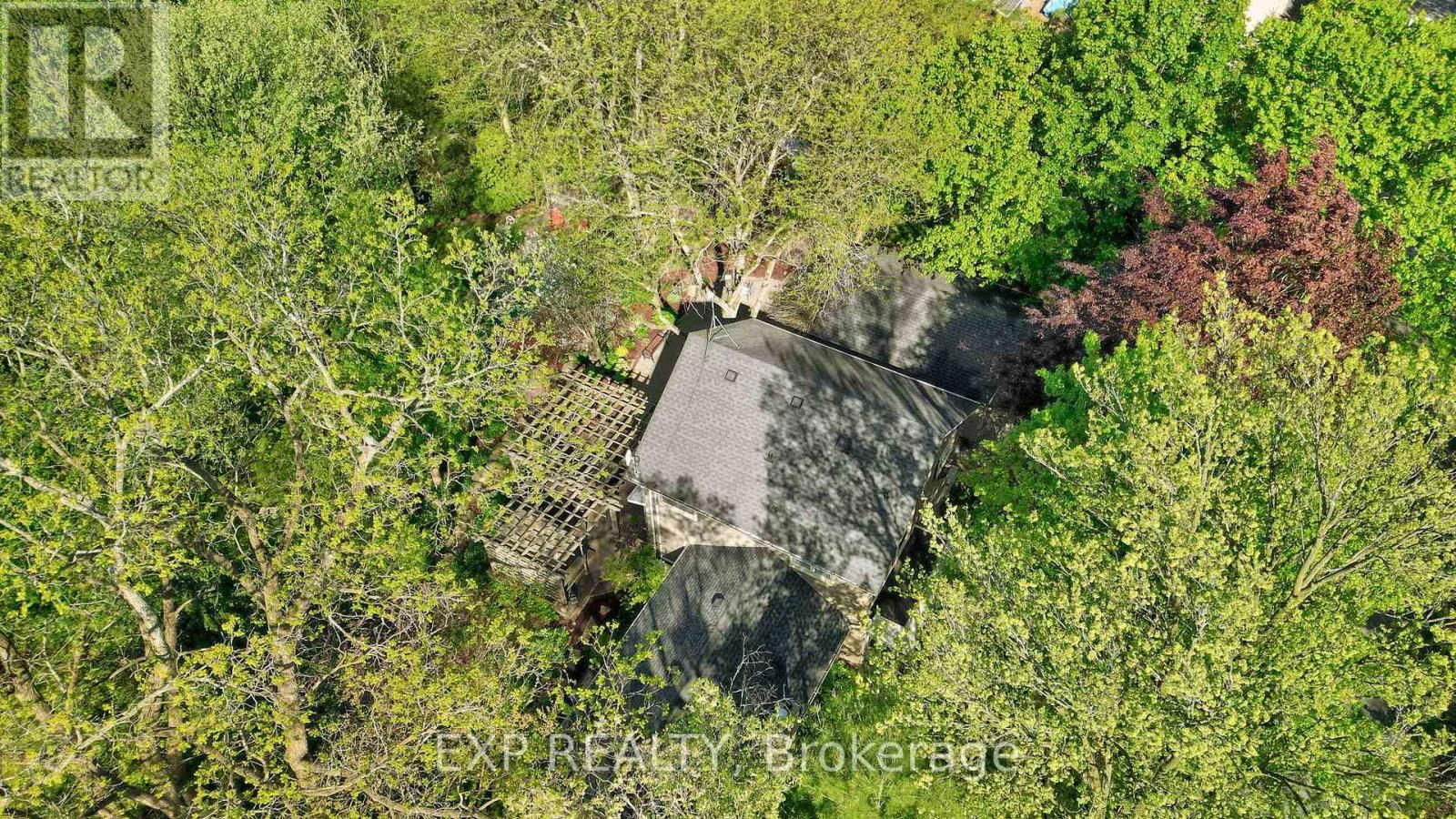 38 ROLAND ROAD Image 36