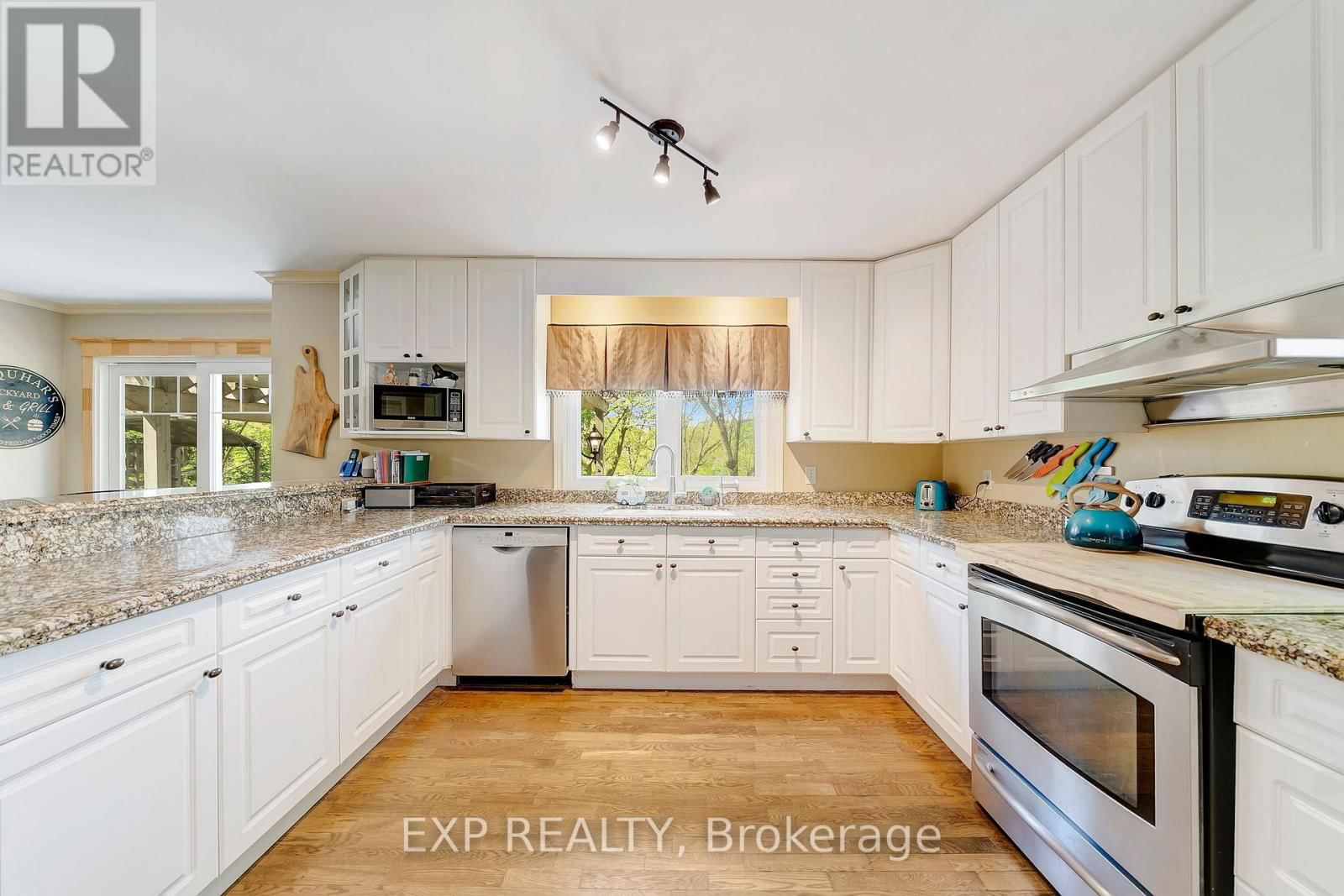 38 ROLAND ROAD Image 7