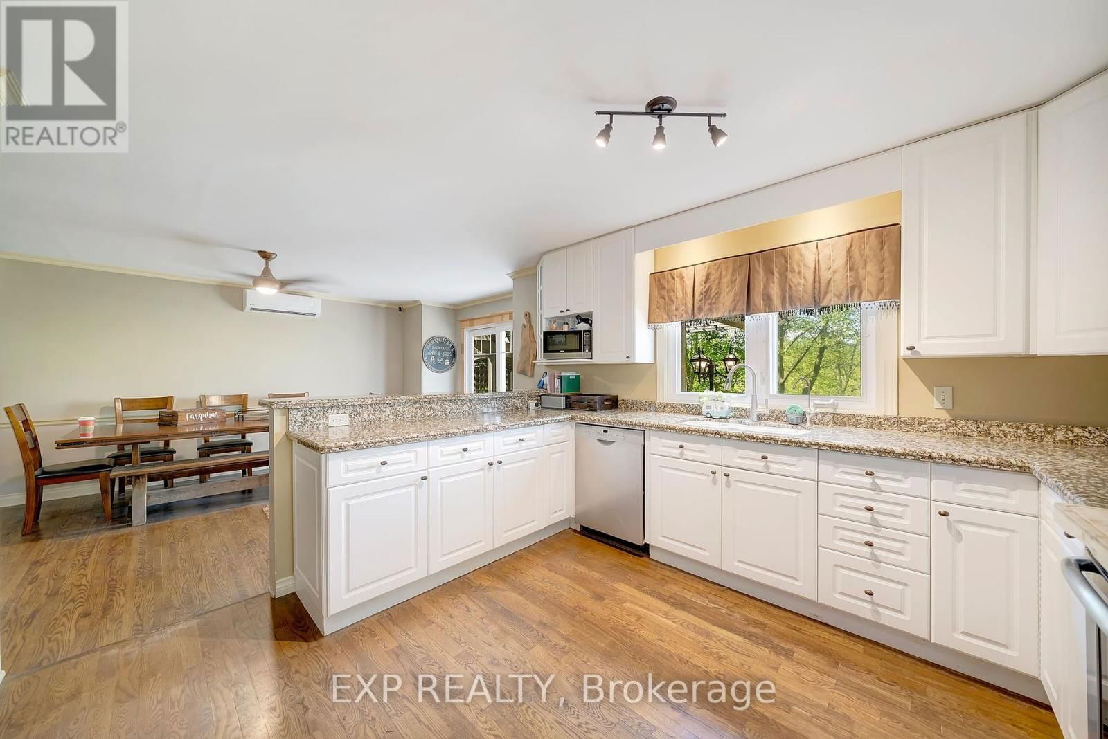 38 ROLAND ROAD Image 8