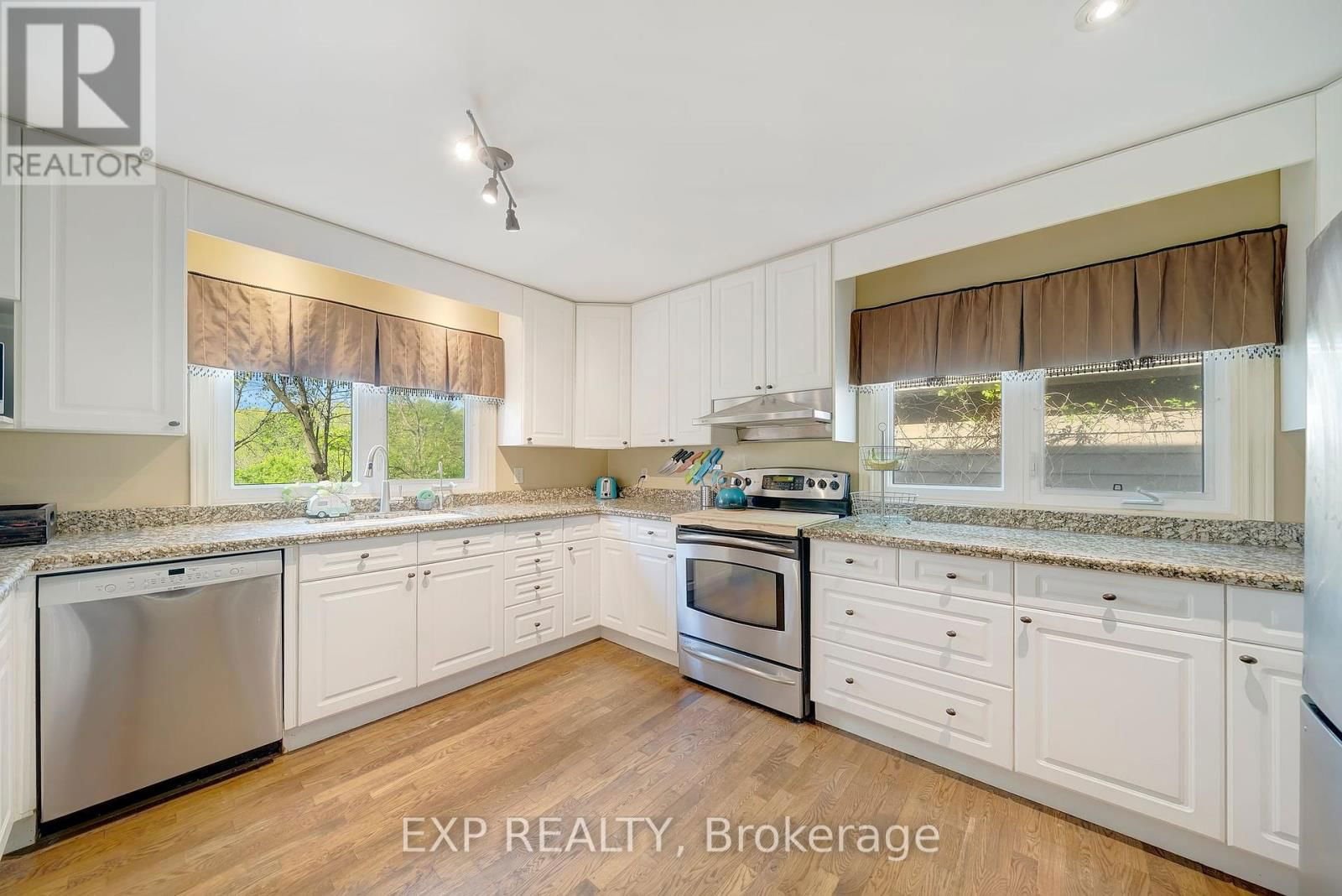 38 ROLAND ROAD Image 9