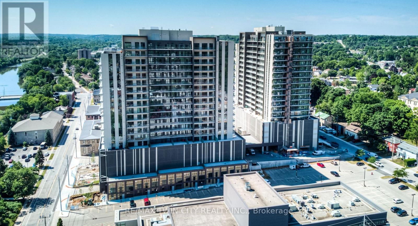 1413 - 50 GRAND AVENUE SOUTH Image 3